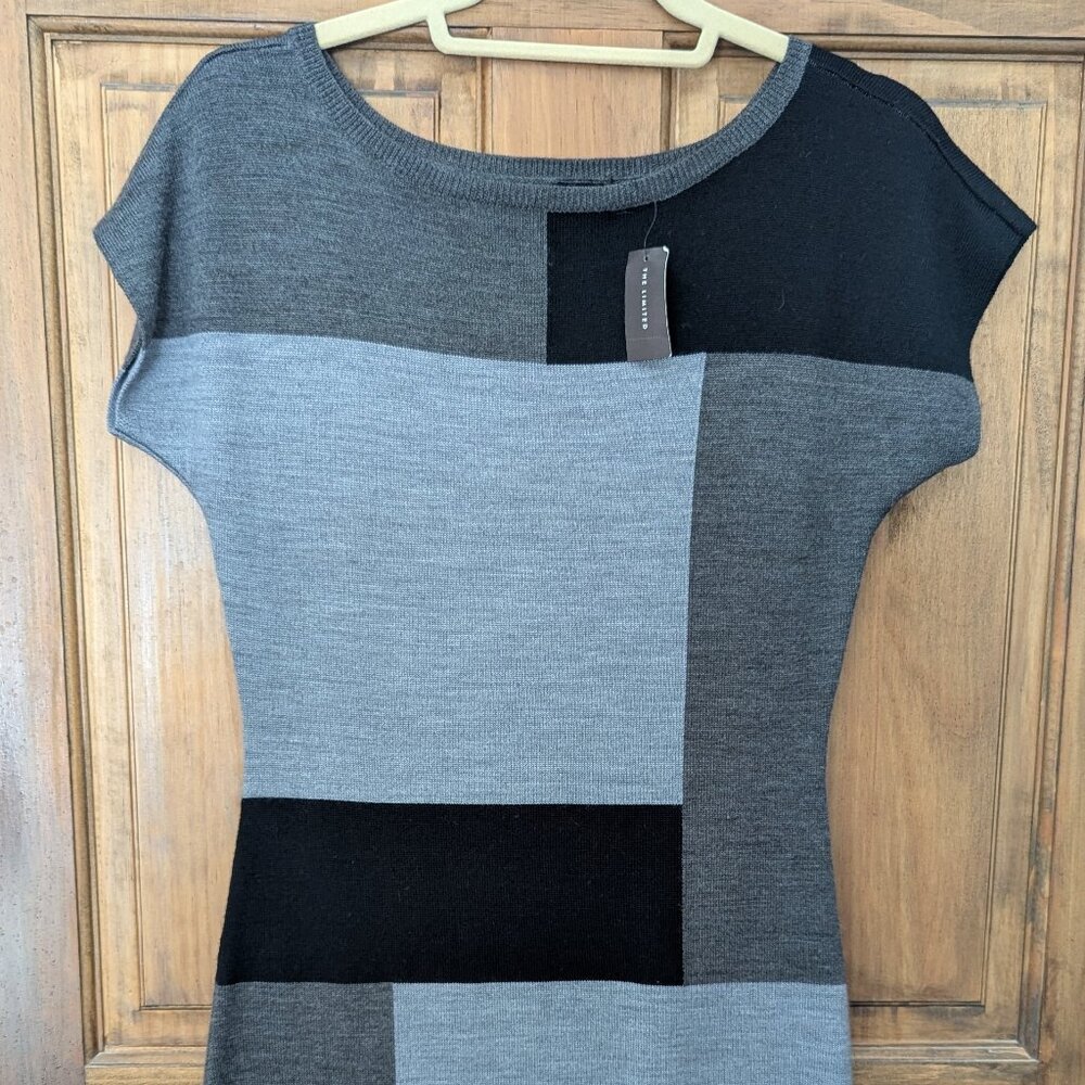 NWT Limited Gray & Black Colorblock Knit Dress. Size XS